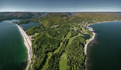 Aerial view of Highlands Links stretching between two Atlantic beaches.